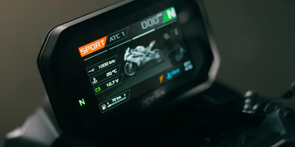 Colour TFT instrument display on the Aprilia Tuono 457