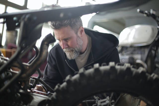 Mechanic checking the correct tyre pressure