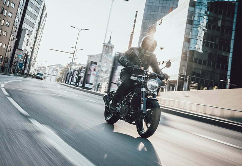 Biker riding a Husqvarna Svartpilen 250